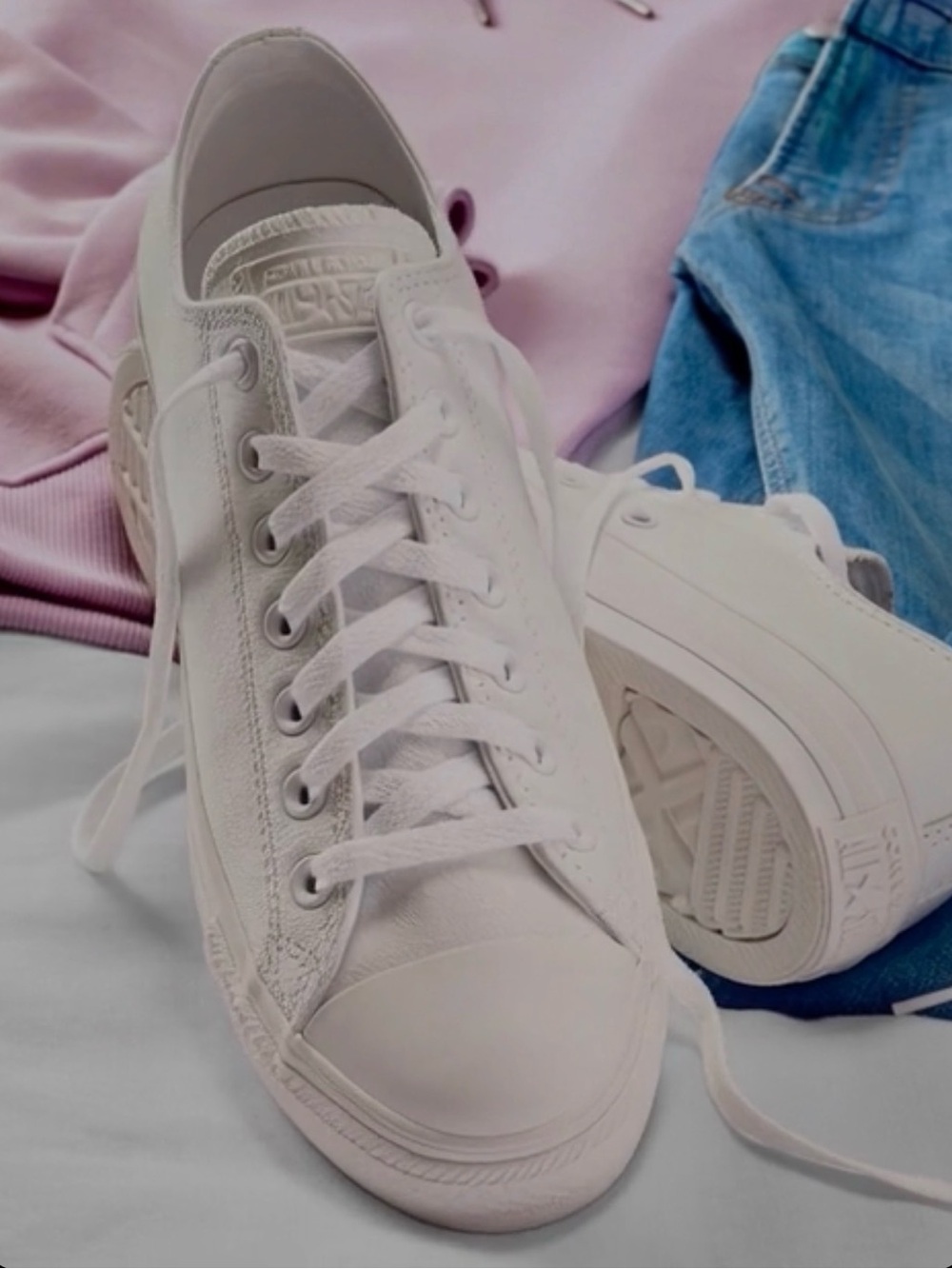 Women's White Low-Top Canvas Sneakers — Casual Lace-Up